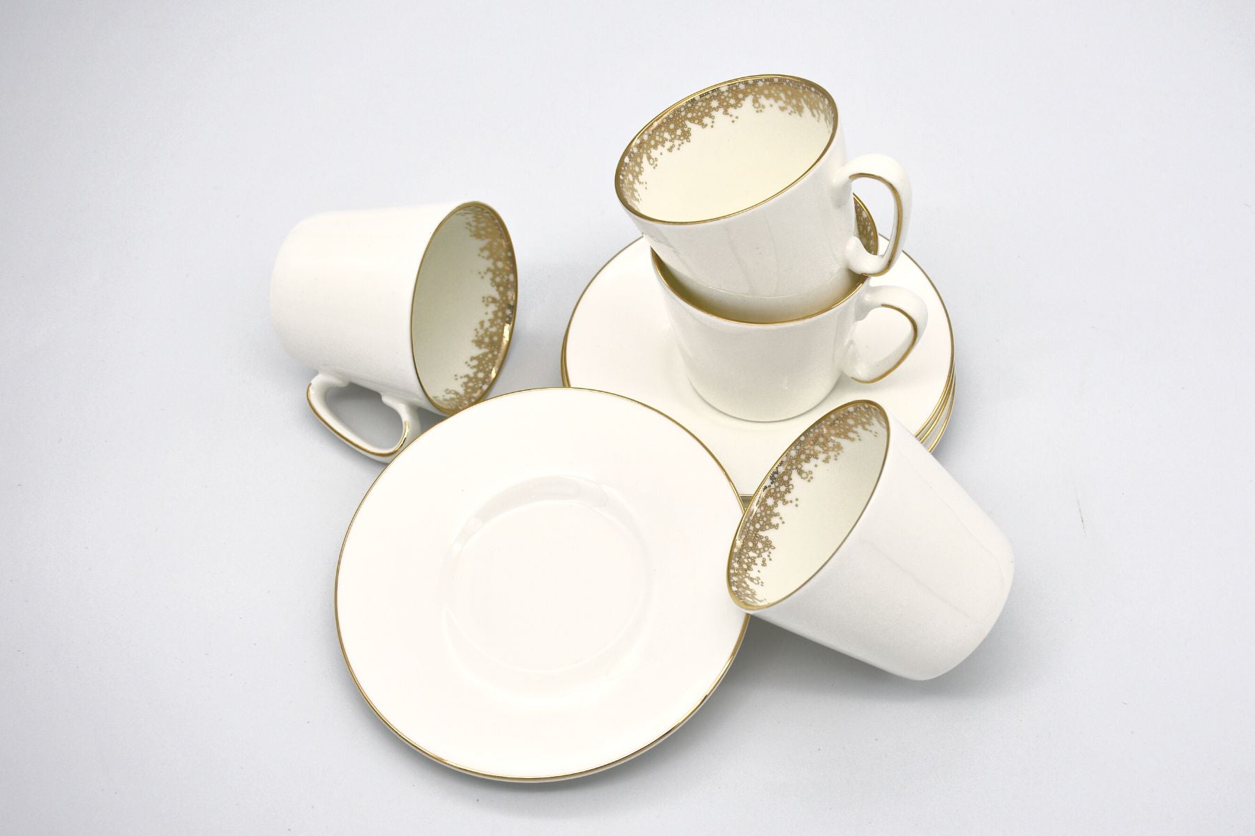Gahwa serving cups with stylish geometric design