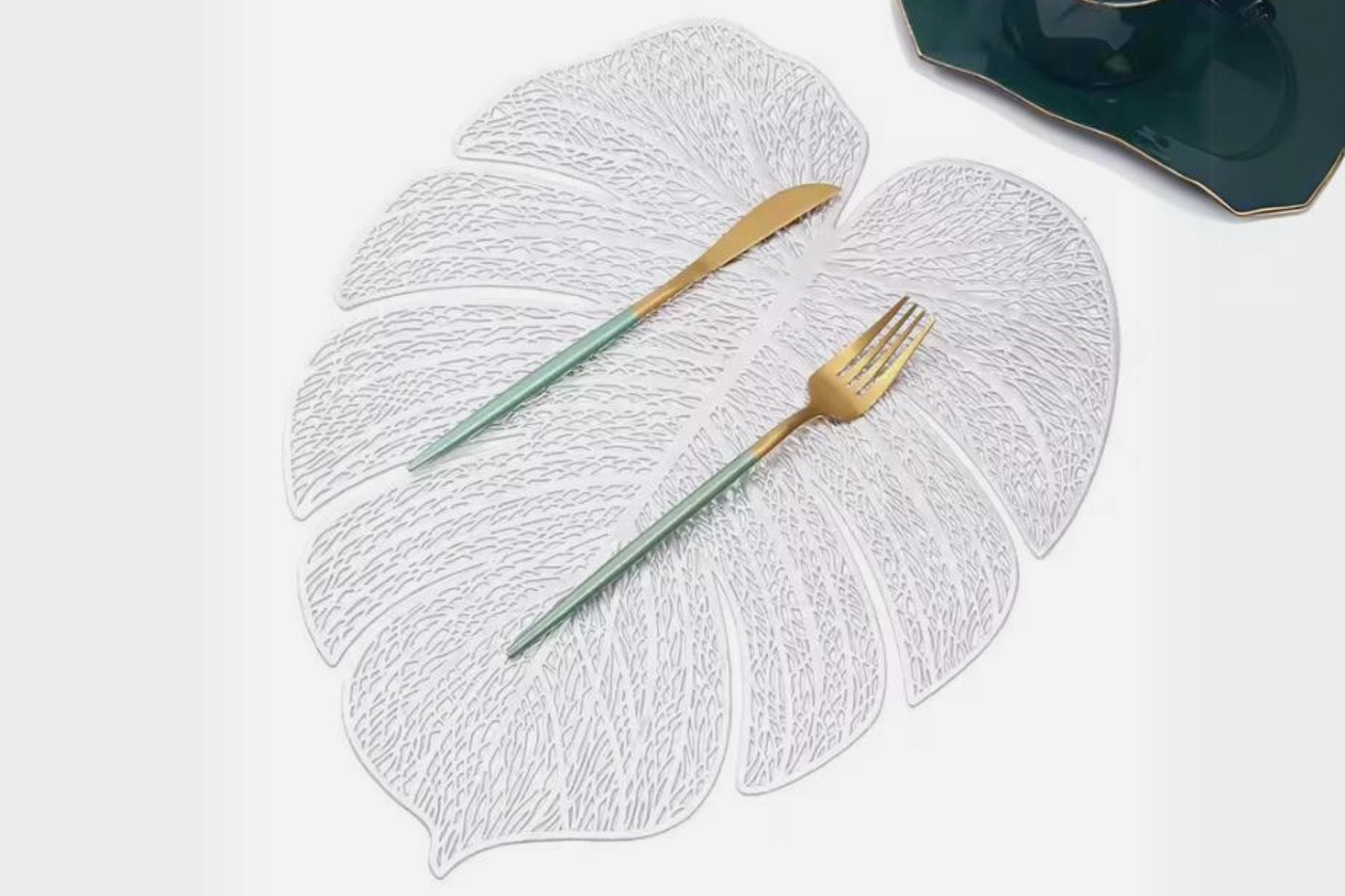 Unique leaf design placemat for stylish interiors