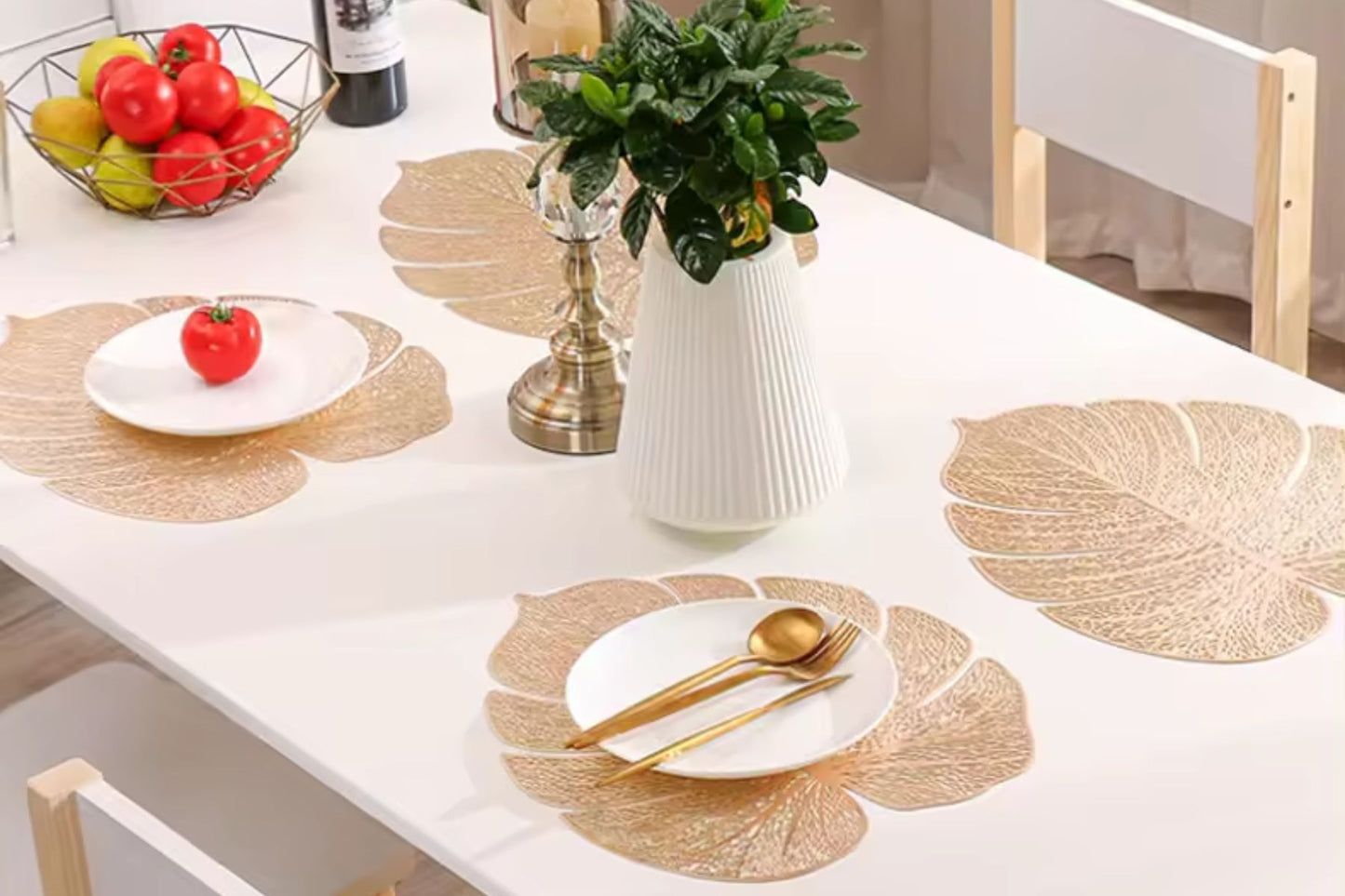 Luxury gold dining accessory for modern home setups