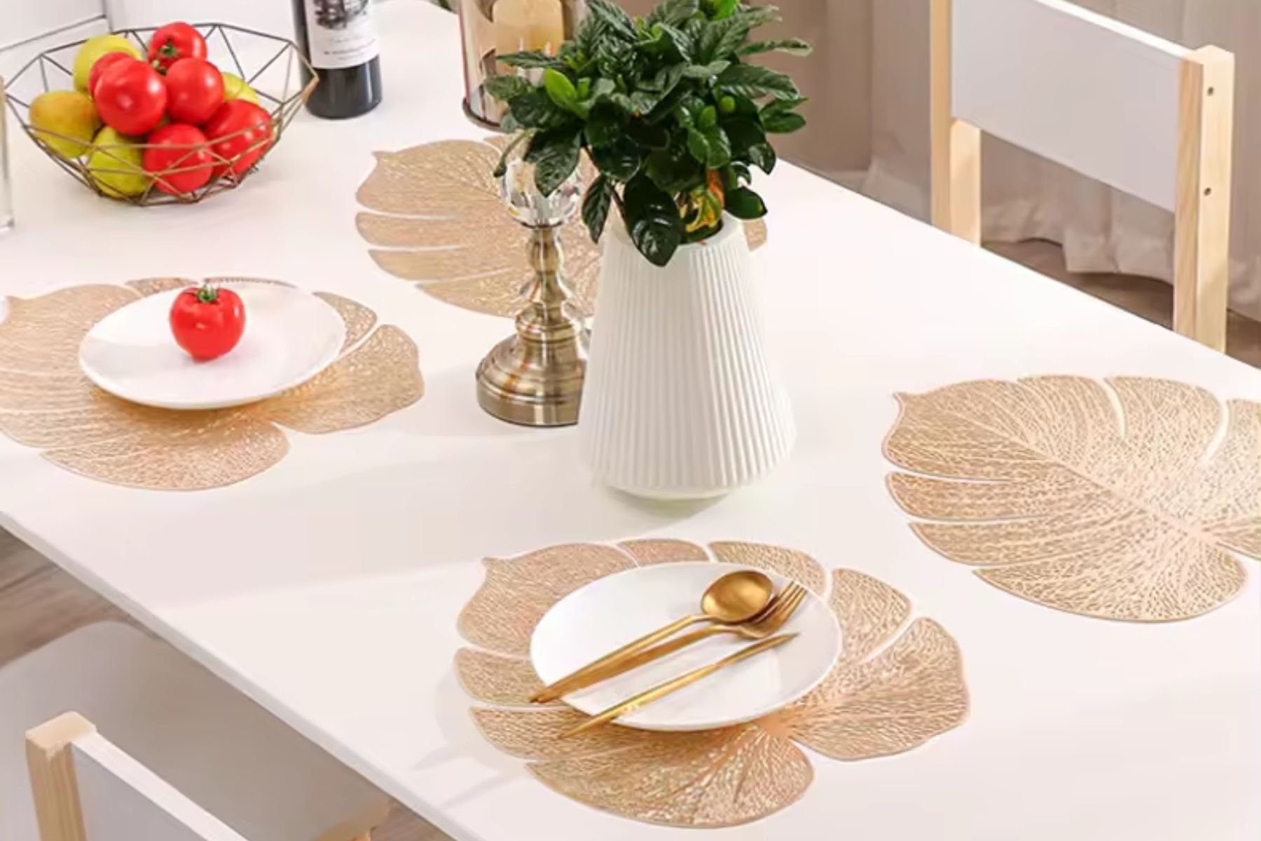 Luxury gold dining accessory for modern home setups