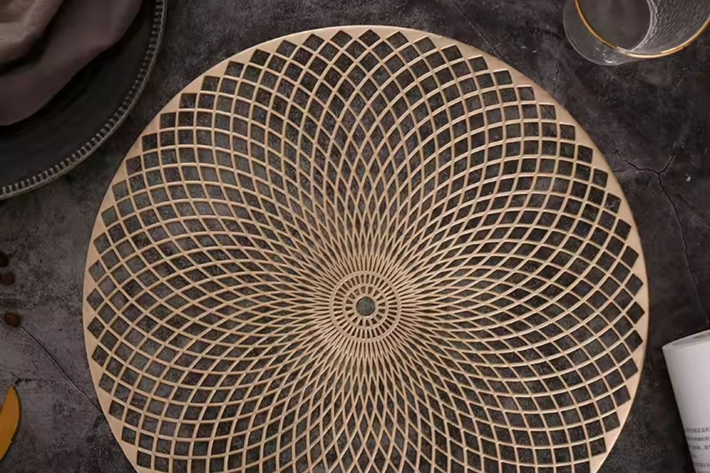 Metallic round placemat in gold used for stylish decor