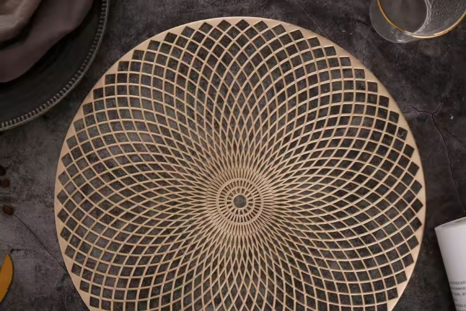 Metallic round placemat in gold used for stylish decor